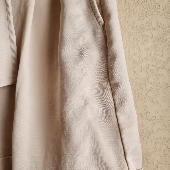 Express tan super high rise shortie shorts Size 6 - Picture 7 of 16